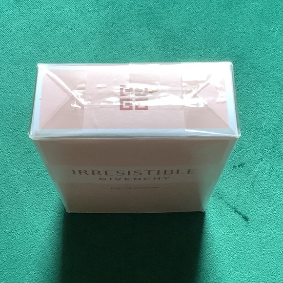 Irresistible scent - Picture 3 of 3